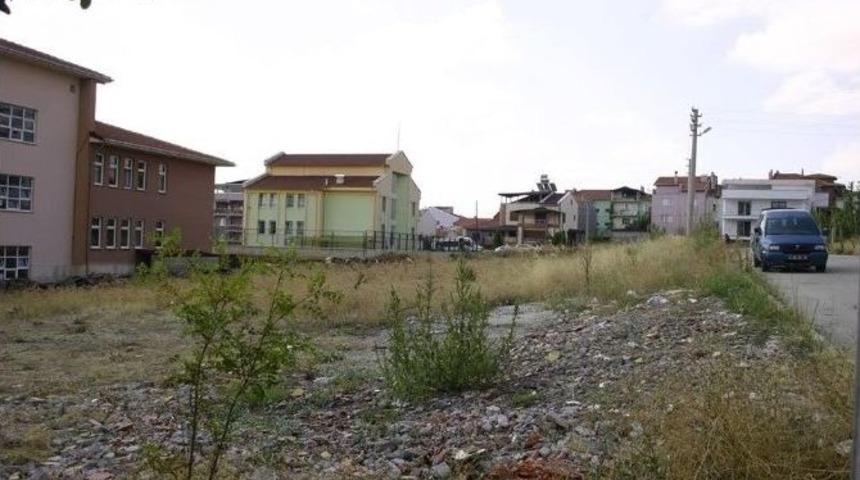 Uşak&rsquo;ta Yeni Bir Park &Ccedil;alışmasına Daha Başlandı