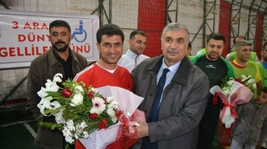 Ş&ouml;hretler Karması İle Engelli Sporcular Dostluk Ma&ccedil;ı Oynadı