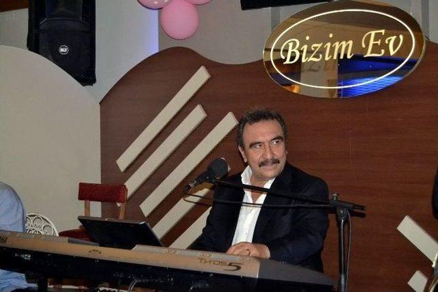 Ümit Besen Salihli’de Hayranlarıyla Buluştu