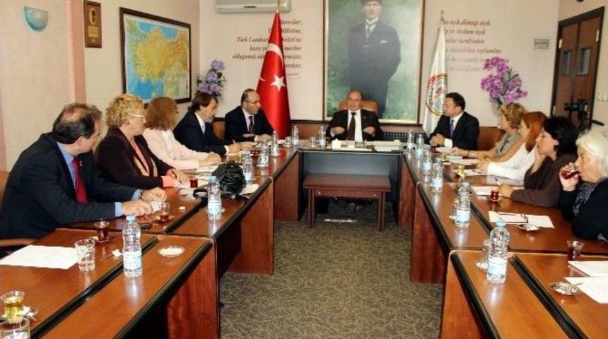 Yabancılar &rsquo;kazıklanmak&rsquo; Ve &lsquo;dil&rsquo;den Şikayet&ccedil;i