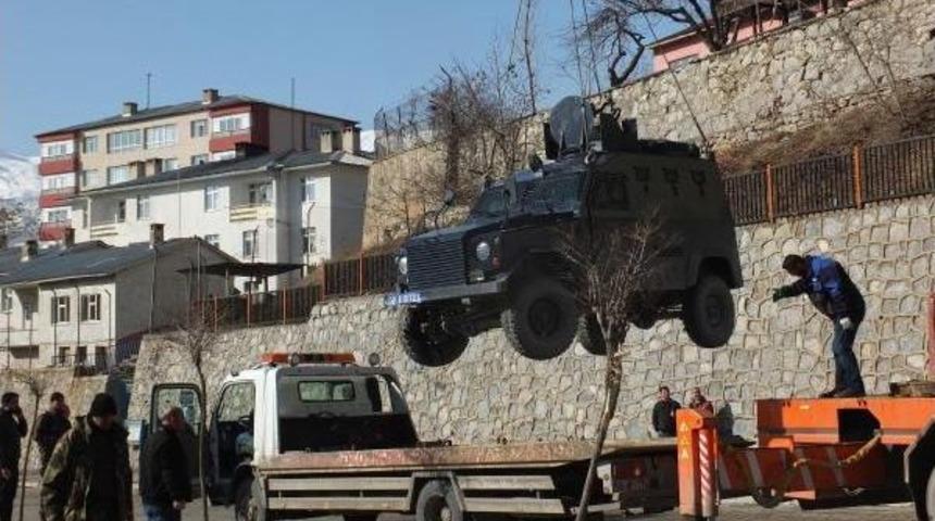 Hakkari'de Polis Araci 'akrep' Kaza Yapti:1 Polis Hafif Yaralandi