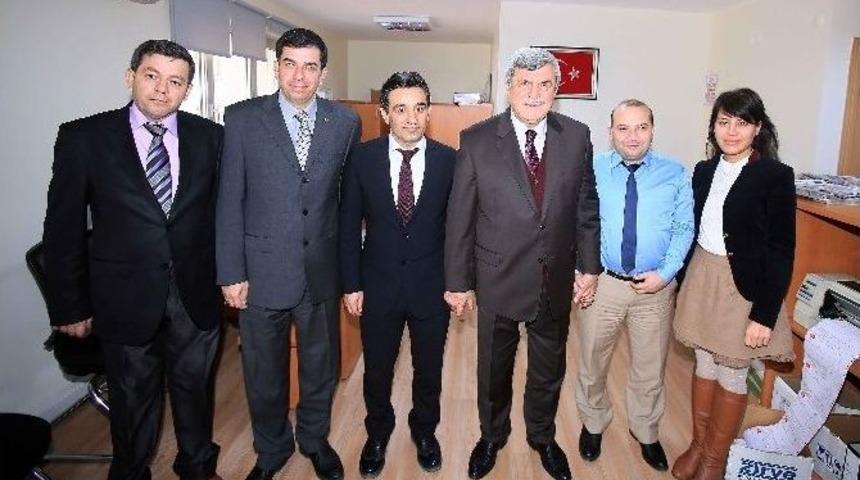 Karaosmanoğlu Ziyaretlerini S&uuml;rd&uuml;r&uuml;yor