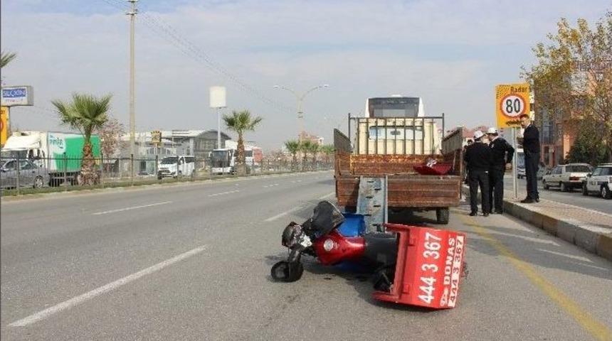 Denizli&rsquo;de Motosikletli Kurye İle Otob&uuml;s &Ccedil;arpıştı: 1 &Ouml;l&uuml;