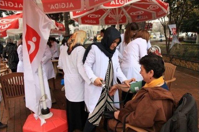 Geleceğin Doktorları Sokağın Nabzını Ölçtü