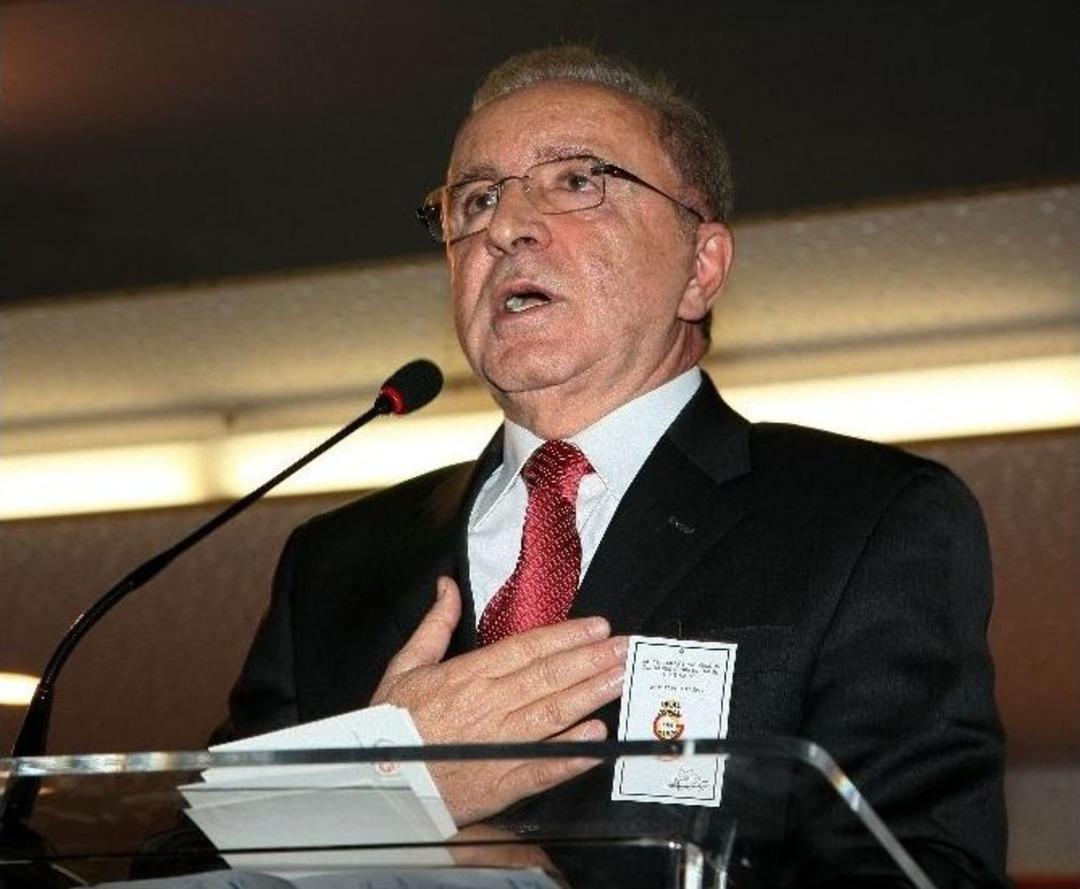 &Uuml;nal Aysal Kendini Savundu