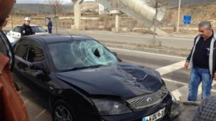 Yozgat&rsquo;ta &Uuml;niversite &Ouml;ğrencisine Otomobil &Ccedil;arptı