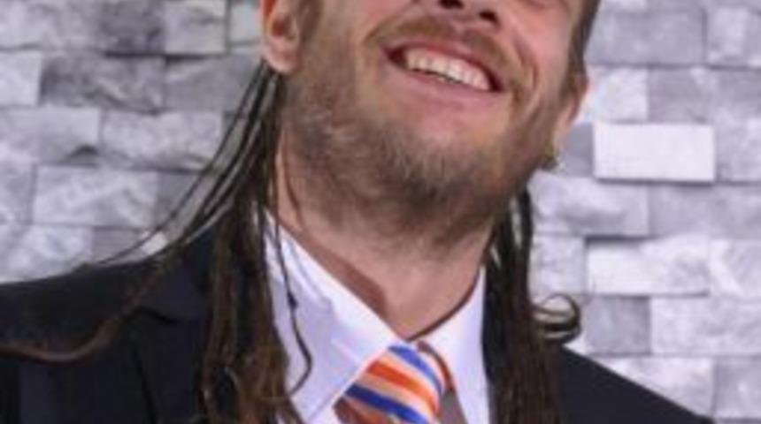 Barmen, Kendisini Asarak İntihar Etmiş