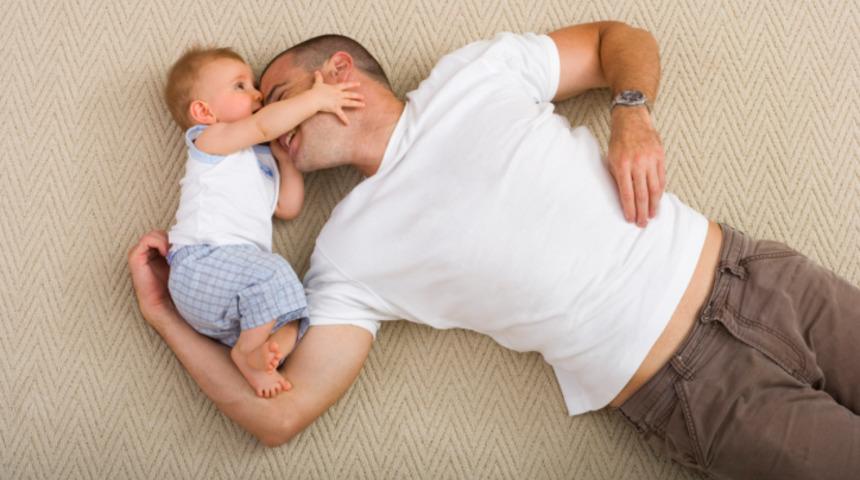 Babalar da anne olur! Hem de &ccedil;ok iyi olur