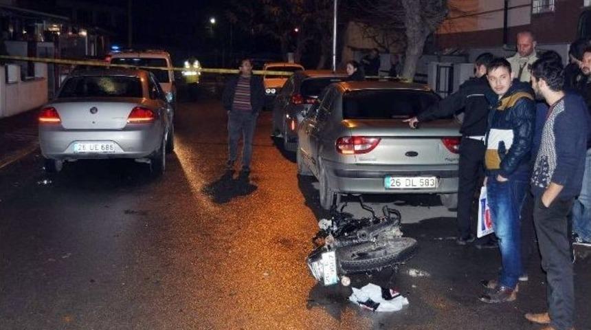 Motosikletle Otomobil &Ccedil;arpıştı: 1 &Ouml;l&uuml; 3 Yaralı