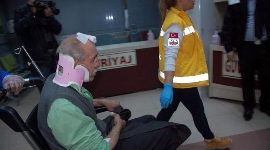 Otomobil Kamyona Arkadan &Ccedil;arptı: 4 Yaralı