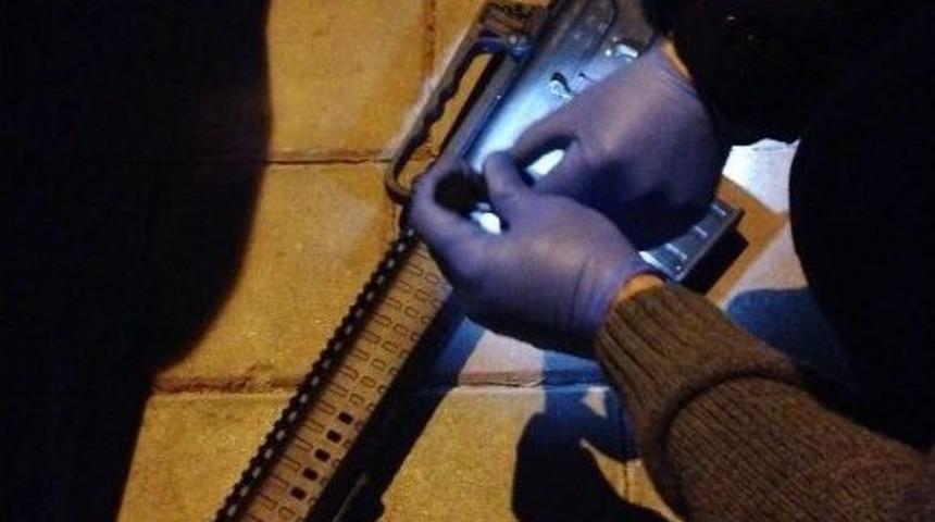 Polise Ateş Edip Ka&ccedil;maya &Ccedil;alışan 4 Gen&ccedil; Yakalandı