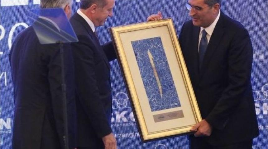 Cumhurbaşkanı Erdoğan&rsquo;dan Askon Genel Kurulunda Konuk&rsquo;a Plaket