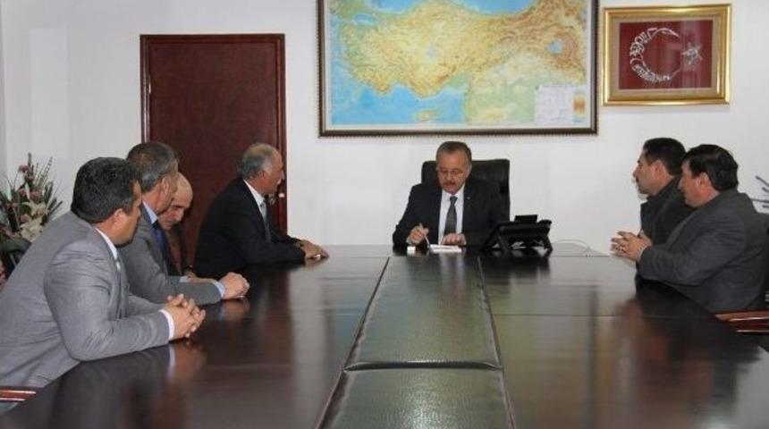 Vali &Ouml;zdemir K&ouml;y Muhtarlarının Sorunlarını Dinledi