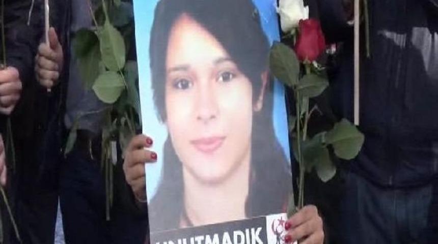 Serap Eser &Ouml;l&uuml;m&uuml;n&uuml;n 5. Yilinda Mezari Başinda Anildi