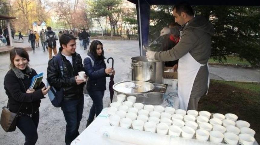 &Uuml;niversite &Ouml;ğrencilerine &Uuml;cretsiz &Ccedil;orba İkramı