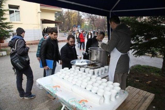 &Uuml;niversite &Ouml;ğrencilerine &Uuml;cretsiz &Ccedil;orba İkramı 1