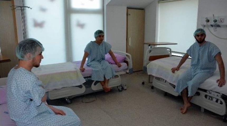 &Uuml;lkelerinde S&uuml;nnet Olamayınca &Ccedil;areyi T&uuml;rkiye&rsquo;de S&uuml;nnet Olmakta Buldular