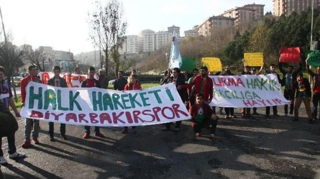 Diyarbakırlı Taraftarlardan &rsquo;ırk&ccedil;ılık&rsquo; Protestosu