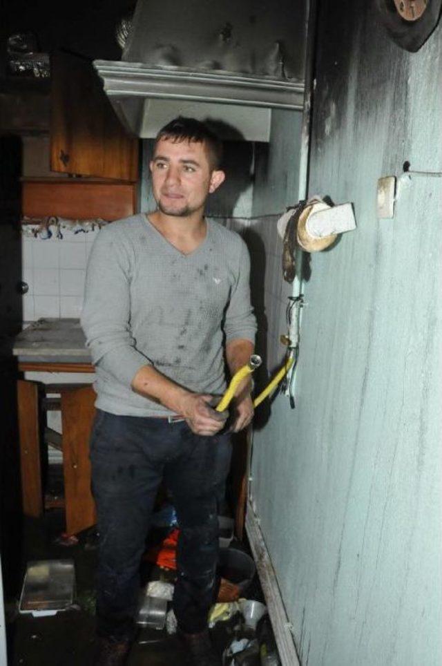 Eskişehir de Apartmanda Patlama Ve Yangin: 5 Kişi Hastaneye Kaldirildi (2) 1