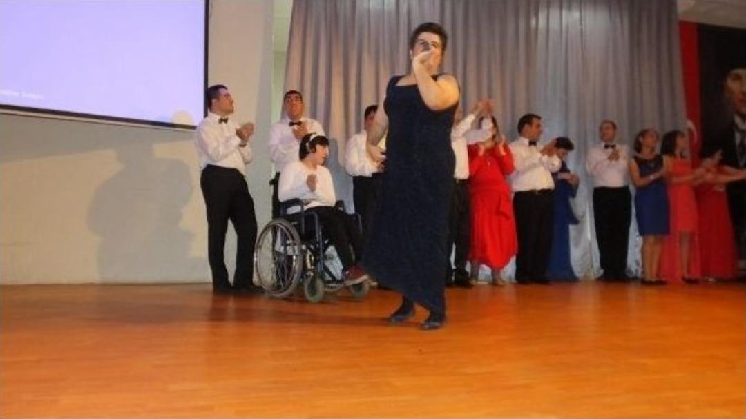 Zihinsel Engellilerin Kına Gecesi G&ouml;z Kamaştırdı