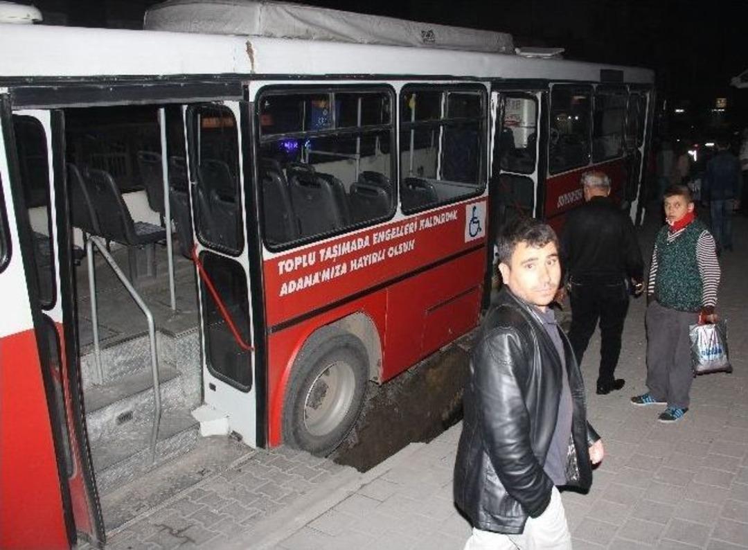 Belediye Otob&uuml;s&uuml; &Ccedil;ukura D&uuml;şt&uuml;