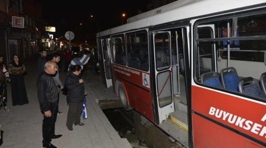 Yol &Ccedil;&ouml;kt&uuml;, Otob&uuml;s &Ccedil;ukura D&uuml;şt&uuml;