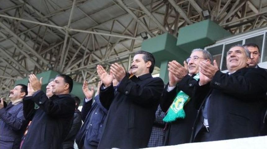 Bakan &Ccedil;elik, Şanlıurfa Gap Arena&rsquo;nın Engelliler Trib&uuml;n&uuml;n&uuml; A&ccedil;tı