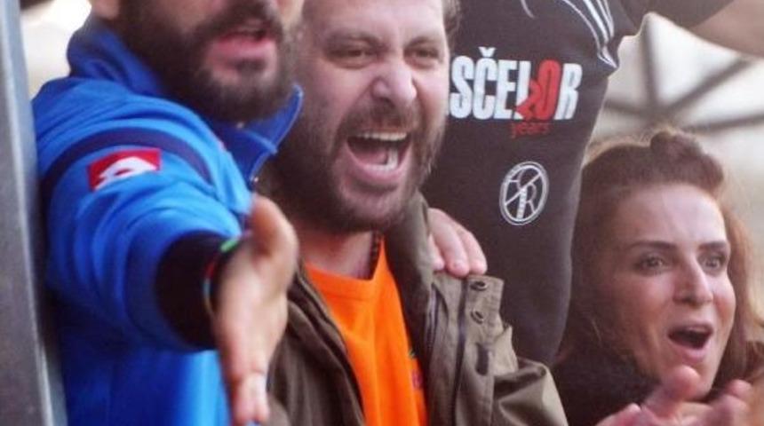 Nejat İşler Ma&ccedil; Heyecanindan Yerinde Duramadi