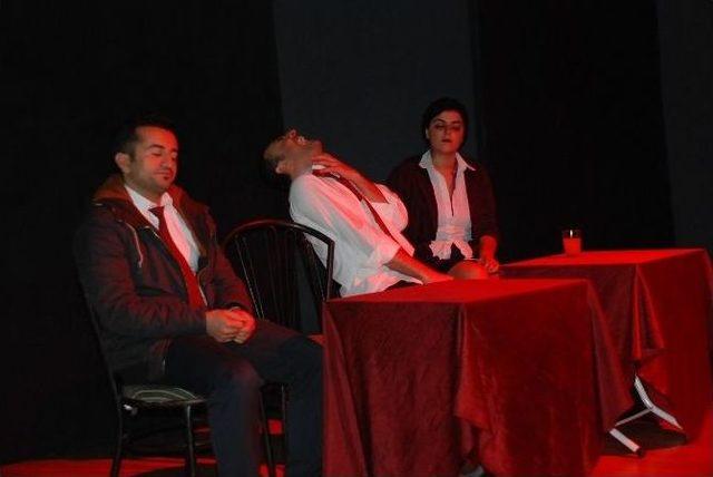 &ldquo;yarınlara Ge&ccedil; Kalmadan&rdquo; Adlı Oyun Didim&rsquo;de Sahnelendi 1