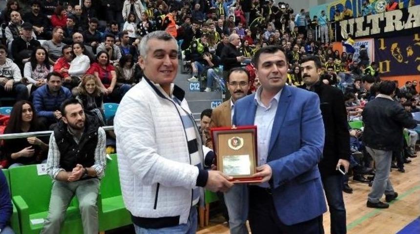 Aşigolara Destek Olanlara Teşekk&uuml;r Plaketi