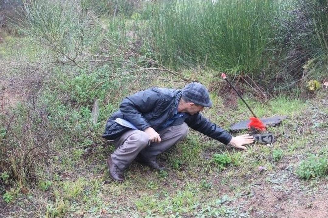 (&ouml;zel Haber) Depremde Kaybettiği Eşini, 15 Yıl Sonra Kimsesizler Mezarlığında Buldu