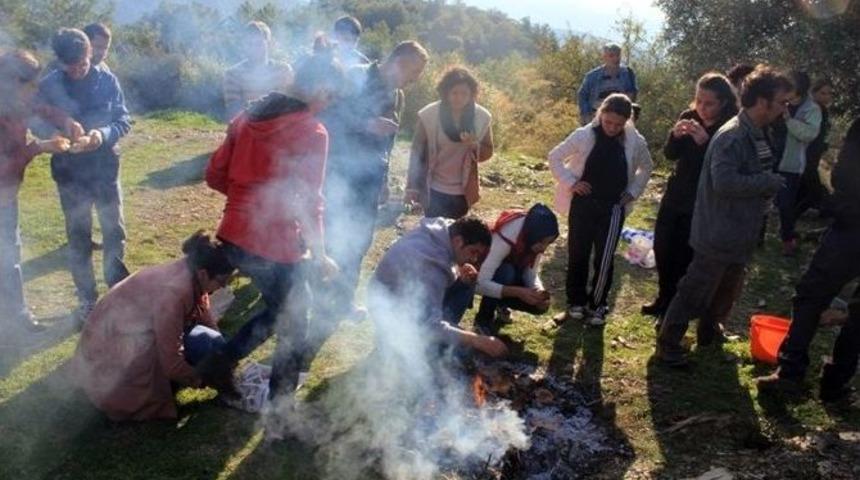 &Uuml;niversiteden Mantar Toplama Etkinliği