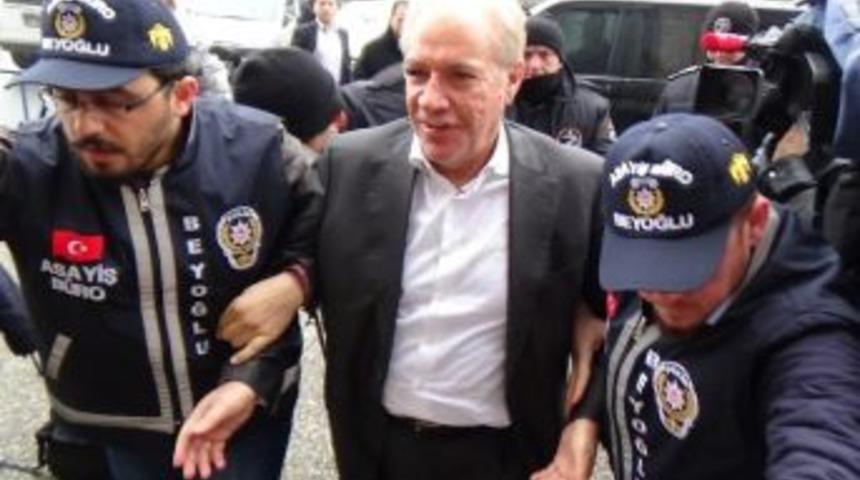 Fevzi İşbaşaran&rsquo;a Adliye Girişinde Yumruklu Saldırı