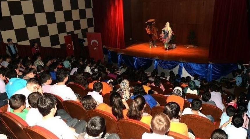 Bağcılarlı &Ccedil;ocukların Tiyatro Keyfi