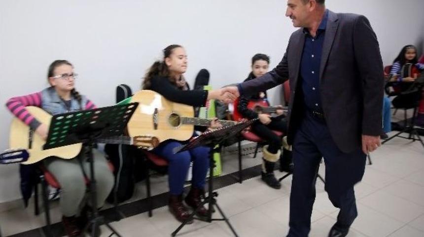 G&ouml;lbaşı Belediyesi Gen&ccedil;lik Ve Sanat Merkezi&rsquo;nden 600 Kişiye &Uuml;cretsiz Sanat Kursu