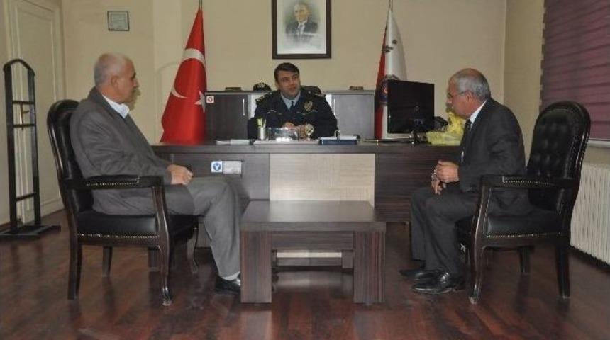Kahta Tekstilciler Derneği İl&ccedil;e Emniyet M&uuml;d&uuml;r&uuml;n&uuml; Ziyaret Etti