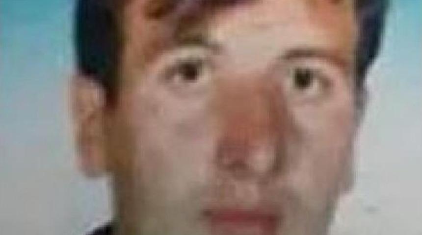 Merdiven Dayayip Balkondan Eve Giren Eşinin Sevgilisini &Ouml;ld&uuml;rd&uuml;