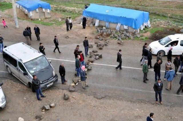 Elektrik Kesintilerini Protesto İçin Cizre-Şirnak Yolunu Ulaşima Kapattilar