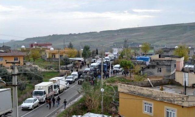 Elektrik Kesintilerini Protesto İçin Cizre-Şirnak Yolunu Ulaşima Kapattilar