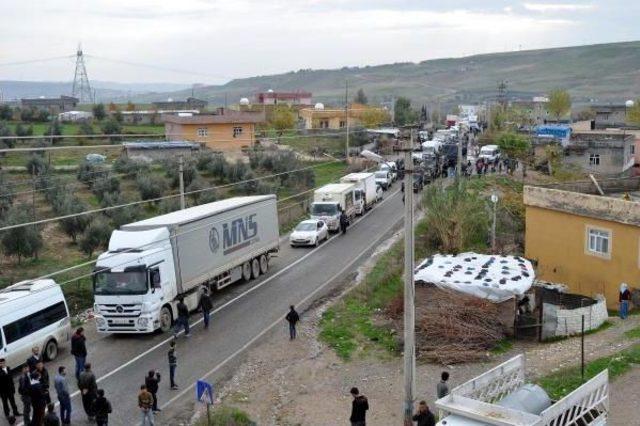 Elektrik Kesintilerini Protesto İçin Cizre-Şirnak Yolunu Ulaşima Kapattilar