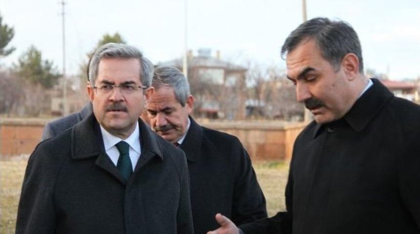 Ak Partili &Uuml;n&uuml;var&rsquo;dan Osmanlıca Dersine Destek