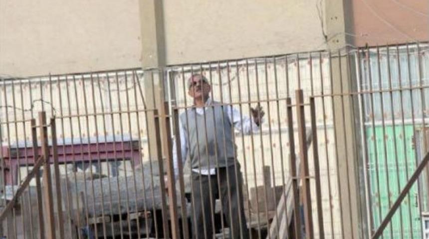 Tarihi Mezar Taşlari Trakt&ouml;rle Taşindi