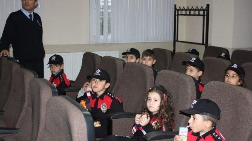 Ana Sınıfı &Ouml;ğrencilerden Teşekk&uuml;r Ziyareti