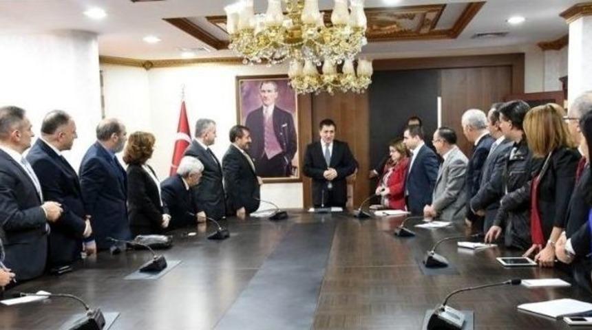 Tekstil Yatırımcıları Vali İzzettin K&uuml;&ccedil;&uuml;k&rsquo;&uuml; Ziyaret Etti