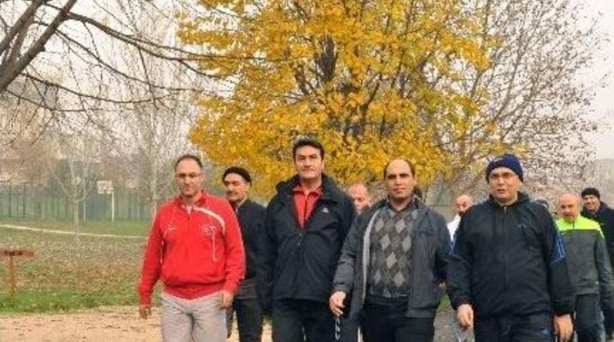 D&uuml;ndar, M&uuml;d&uuml;rlerle Spor Yaparak Enerji Depoladı