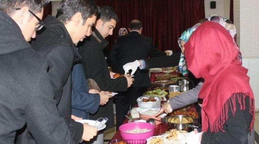 Mardinli &Ouml;ğrenciler Umre İ&ccedil;in Kermes A&ccedil;tı