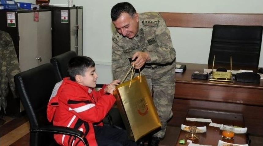 Korgeneral &Ouml;ngay Engelli &Ouml;ğrencileri Ağırladı