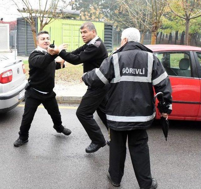 Antalya&rsquo;da Otopark G&ouml;revlisi Gazetecilere Saldırdı 1