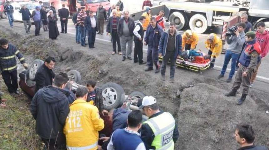 Bolu Daği'nda Otomobil Şarampole Yuvarlandi: 3 Yarali