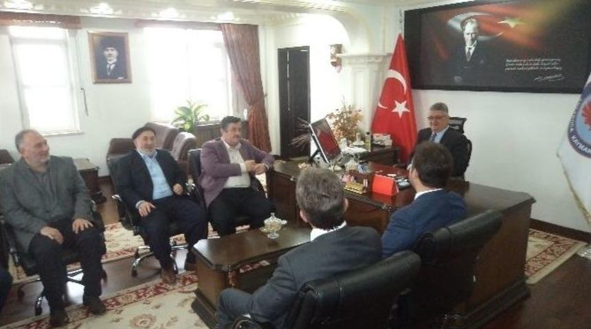 Ak Parti Ak&ccedil;akoca İl&ccedil;e Teşkilatı Kaymakam Pekmez&rsquo;i Ziyaret Etti